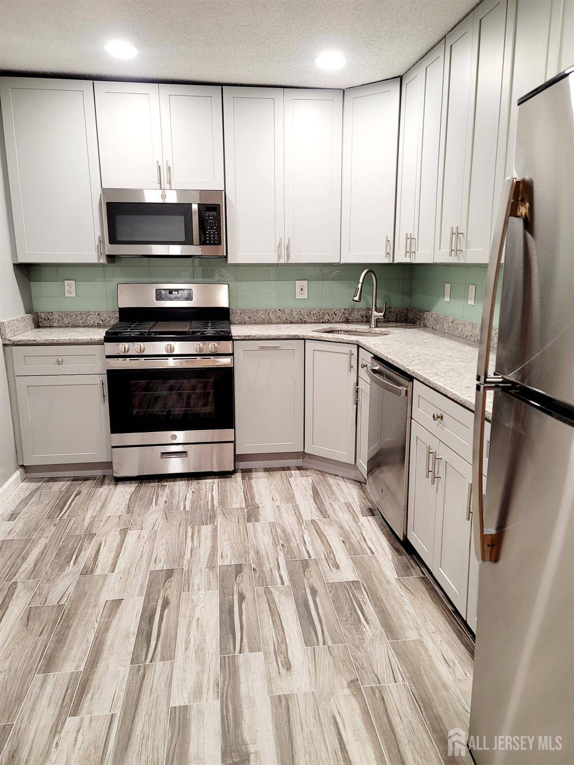 North Brunswick, NJ 08902,219 Kempsey DR