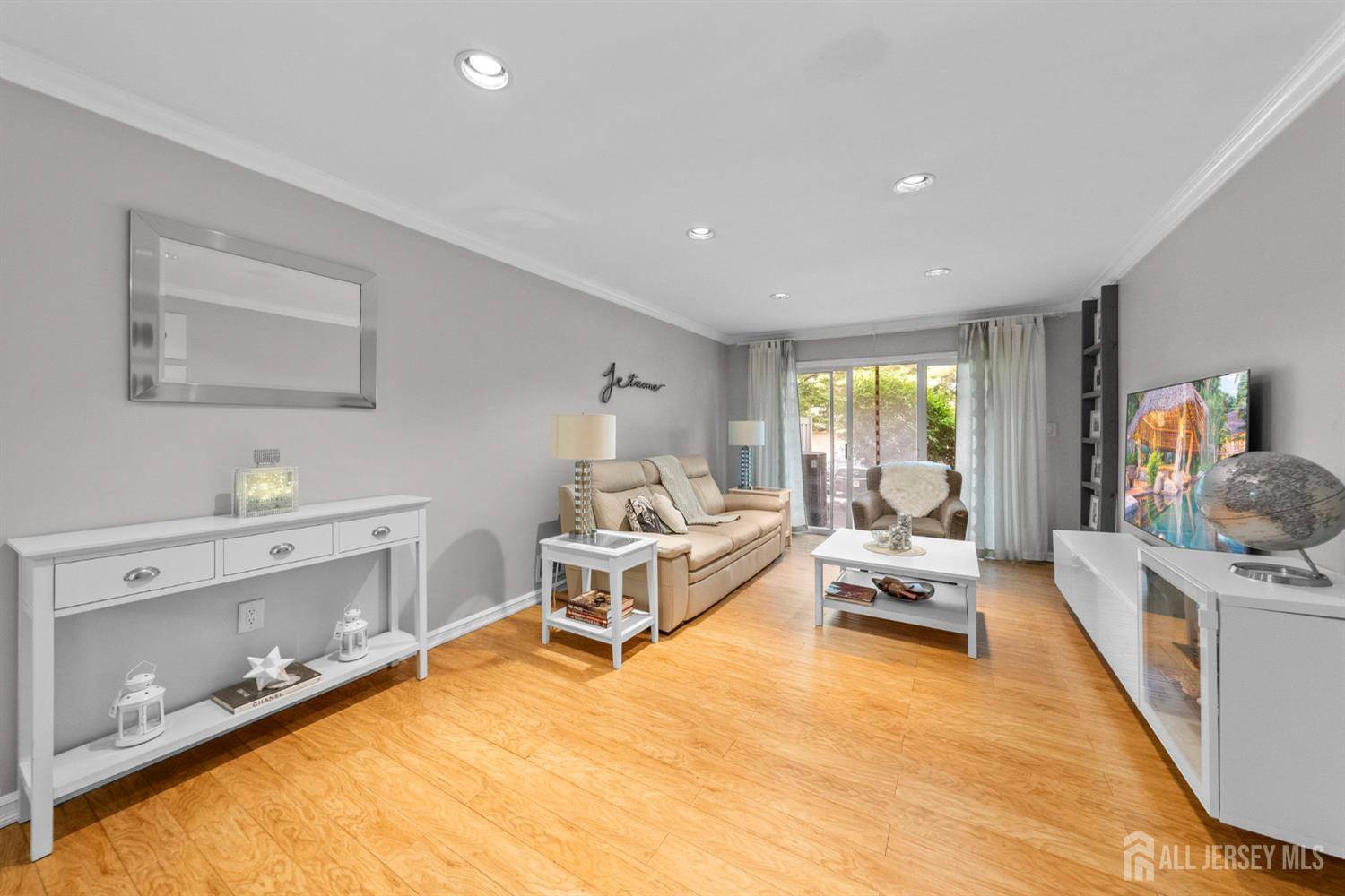 North Brunswick, NJ 08902,1058 Schmidt LN
