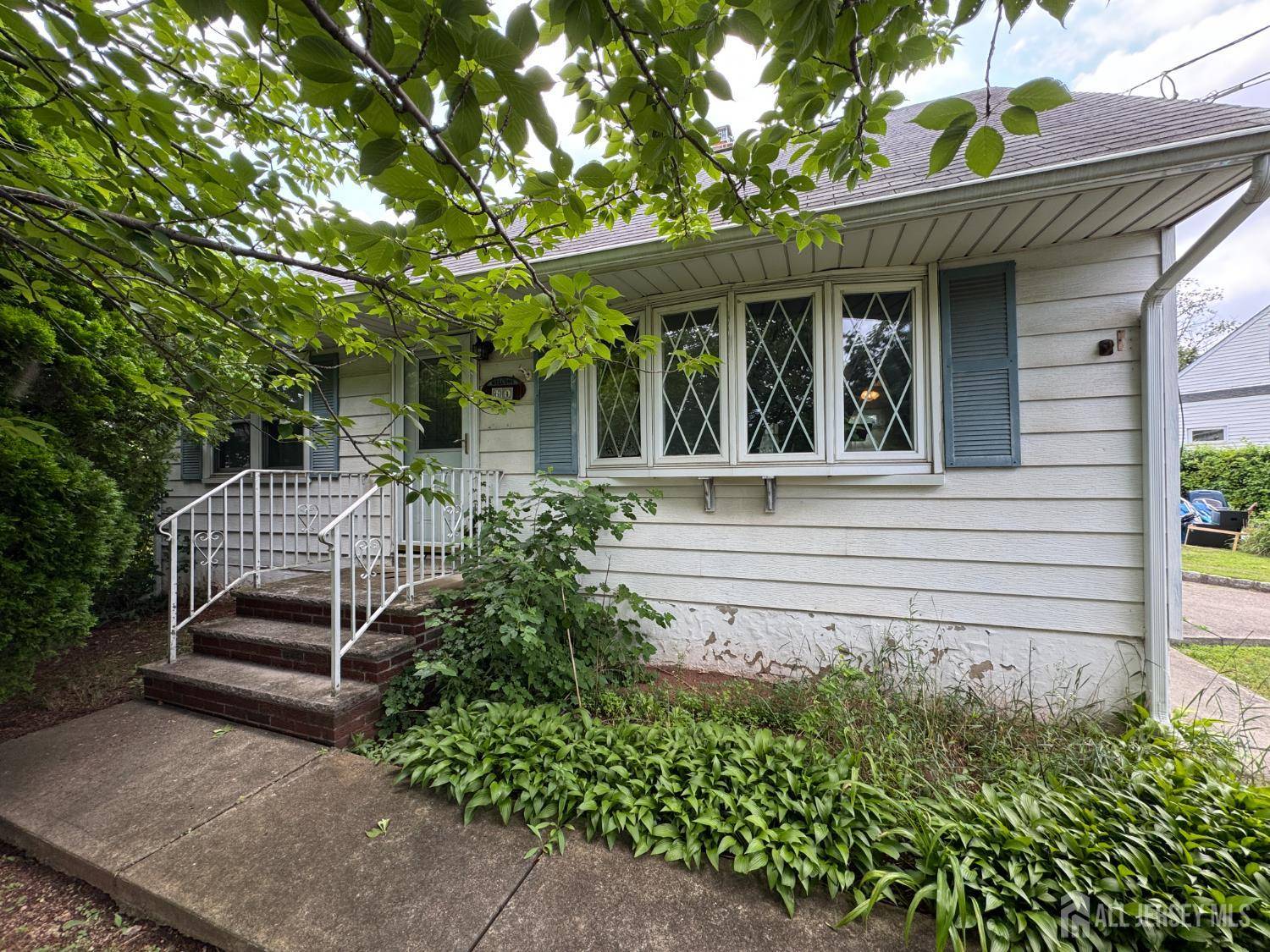 64 Bender AVE, Iselin, NJ 08830