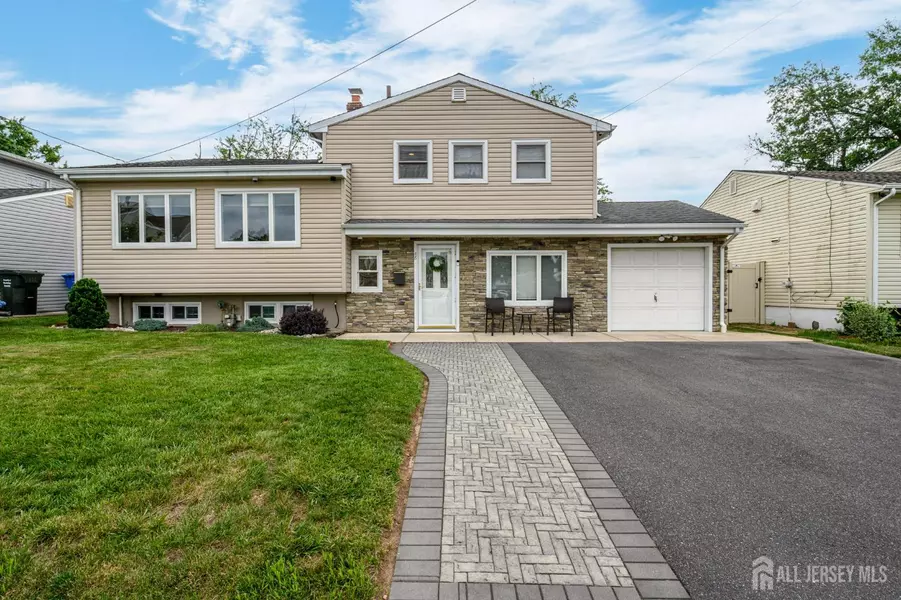 48 Cypress DR, Colonia, NJ 07067