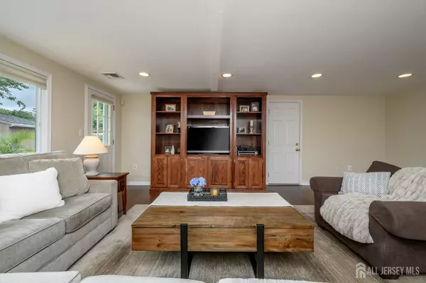 Colonia, NJ 07067,48 Cypress DR