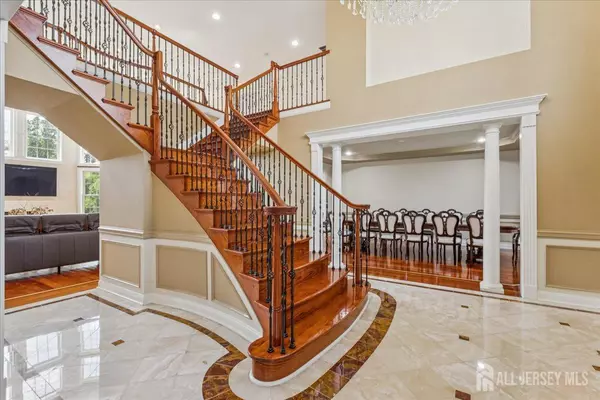 Marlboro, NJ 07751,14 Saratoga CT