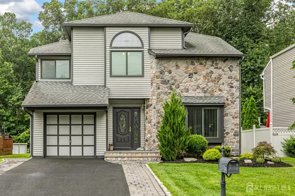 42 Cherry Creek DR, Old Bridge, NJ 07747