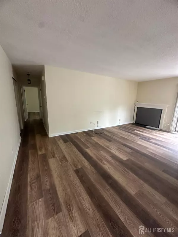 South Brunswick, NJ 08852,18 Foxtail LN