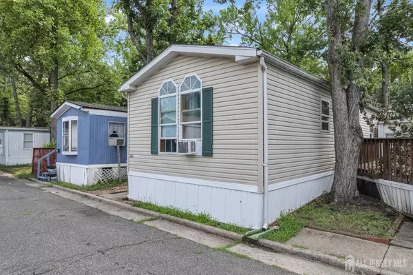 Edison, NJ 08817,2505 Woodbridge AVE #26L