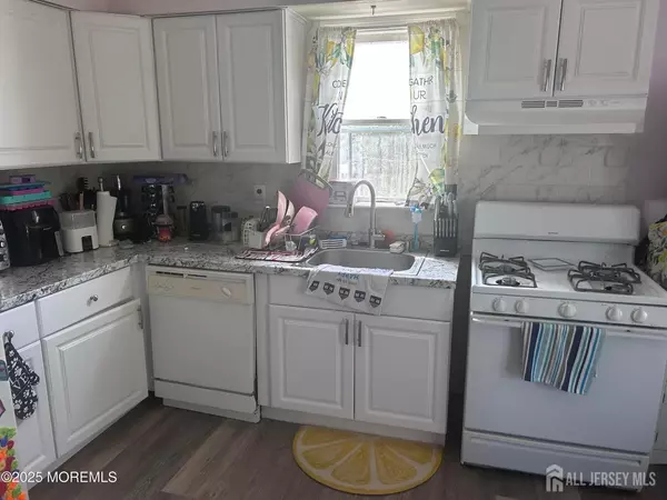 Sayreville, NJ 08872,13-15 Haag ST