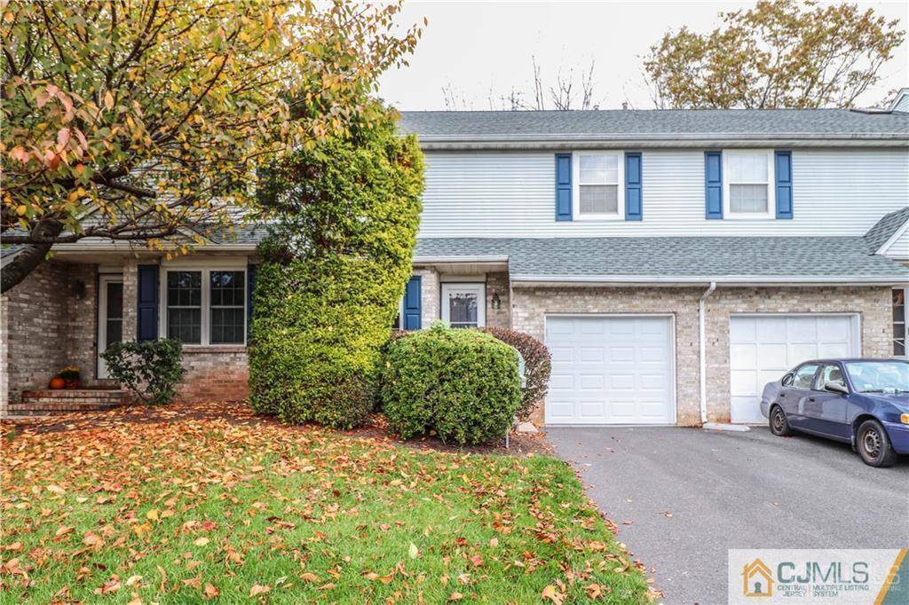18 Snowflake LN, Edison, NJ 08820