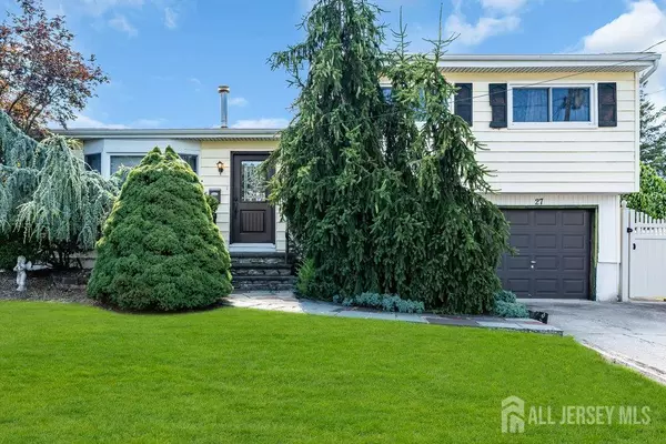 27 Holly ST, Old Bridge, NJ 08857