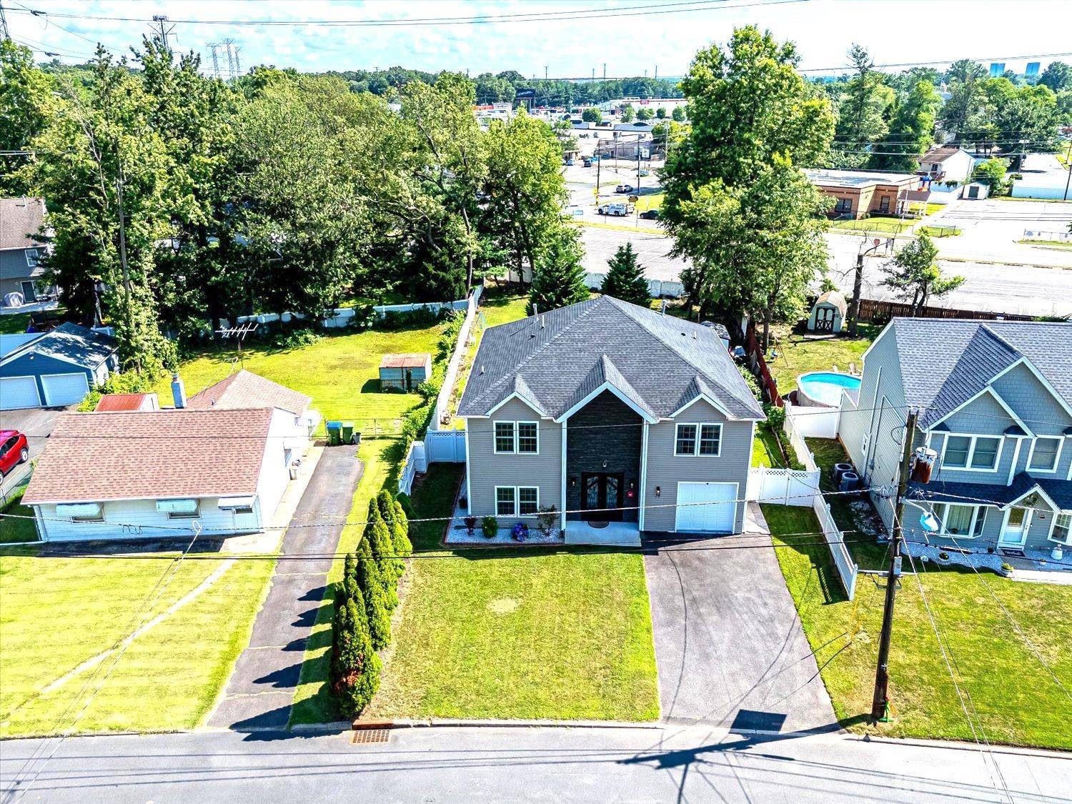 Edison, NJ 08817,18 Rosewood RD