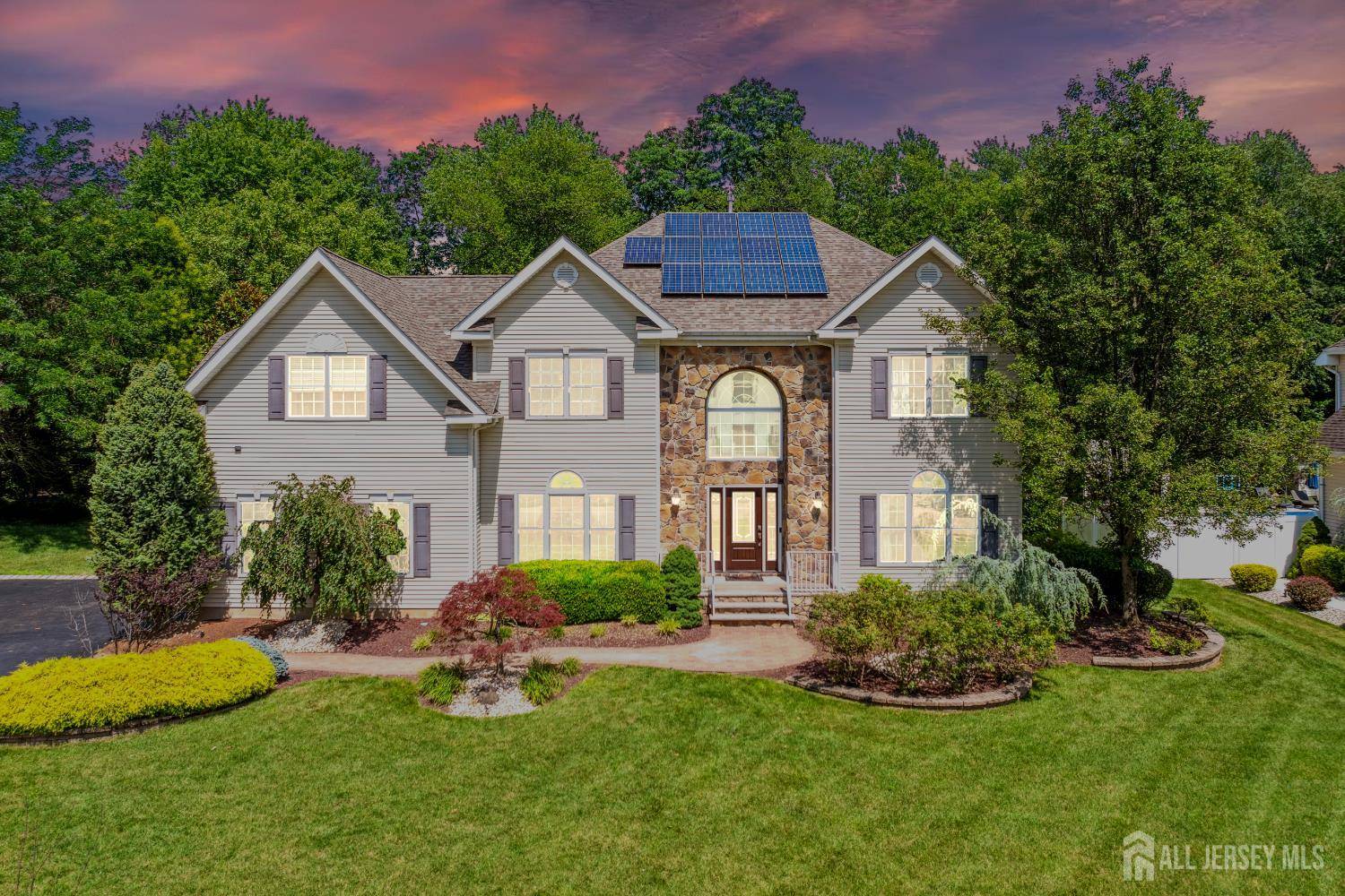 2 Treetops DR, Monroe, NJ 08831