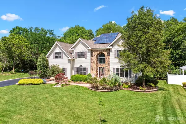 Monroe, NJ 08831,2 Treetops DR