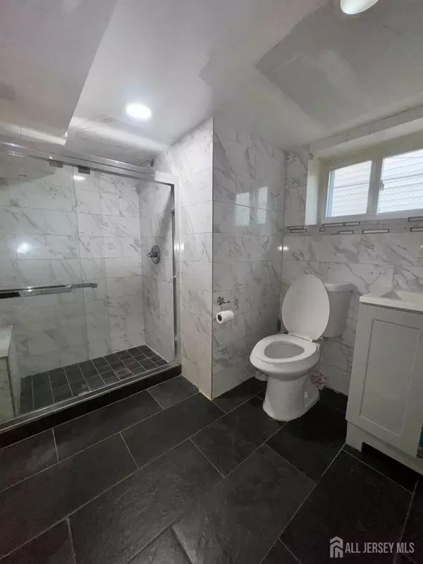 East Orange, NJ 07017,106 Summit ST