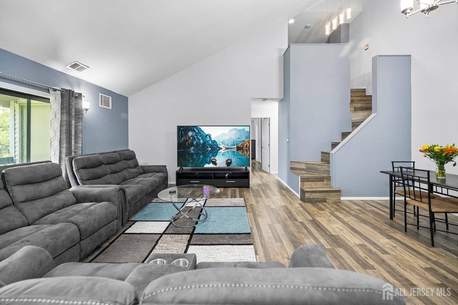 1904 bayhead DR, Parlin, NJ 08859