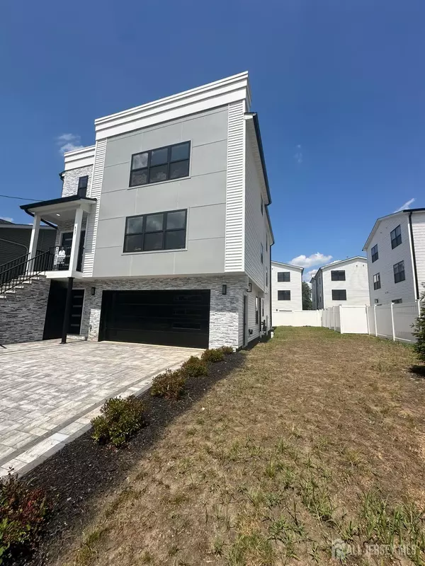 Linden, NJ 07036,937 Worth AVE