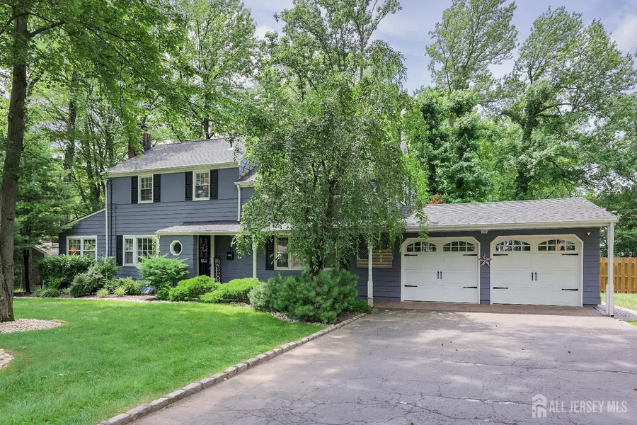 70 Surrey LN, Colonia, NJ 07067