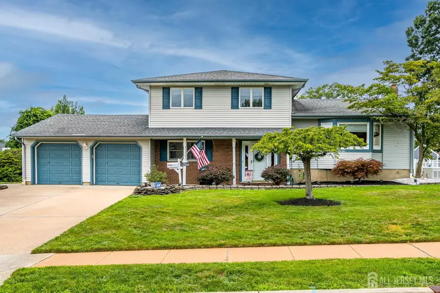 7 Zaleski DR, Sayreville, NJ 08872