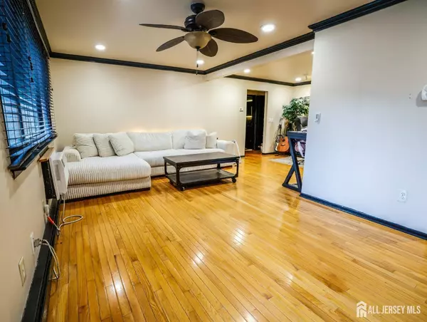 Woodbridge Proper, NJ 07095,615 Cricket LN