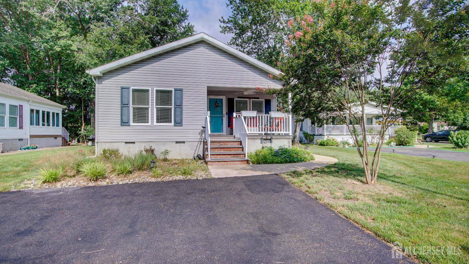 287 Woods Edge CT, Spotswood, NJ 08884