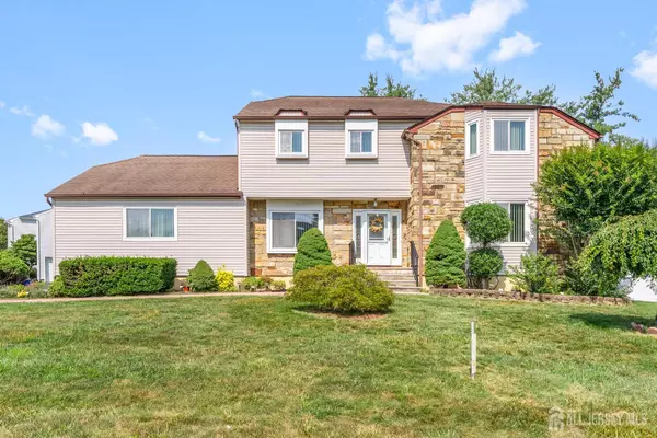 7 Mariposa PL, Old Bridge, NJ 08857
