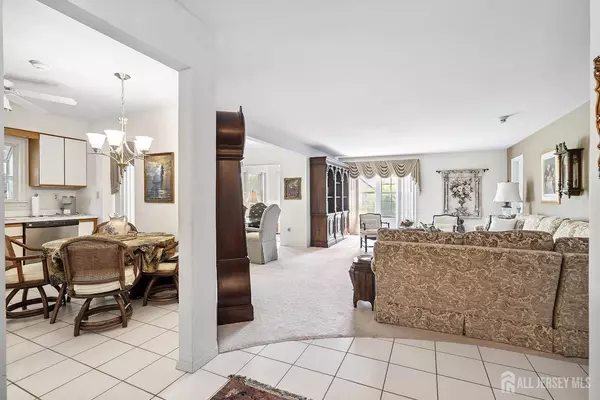 Monroe, NJ 08831,2-B Surrey CT