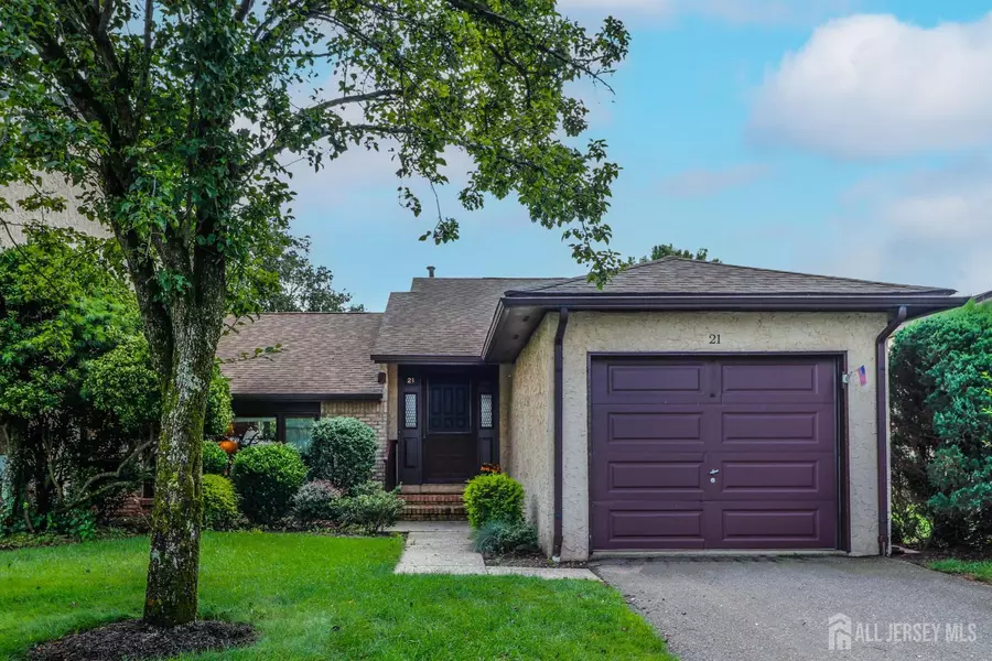 21 Teaberry DR, Edison, NJ 08820