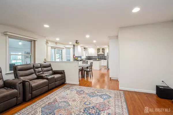 Fords, NJ 08863,15 Mystic ST