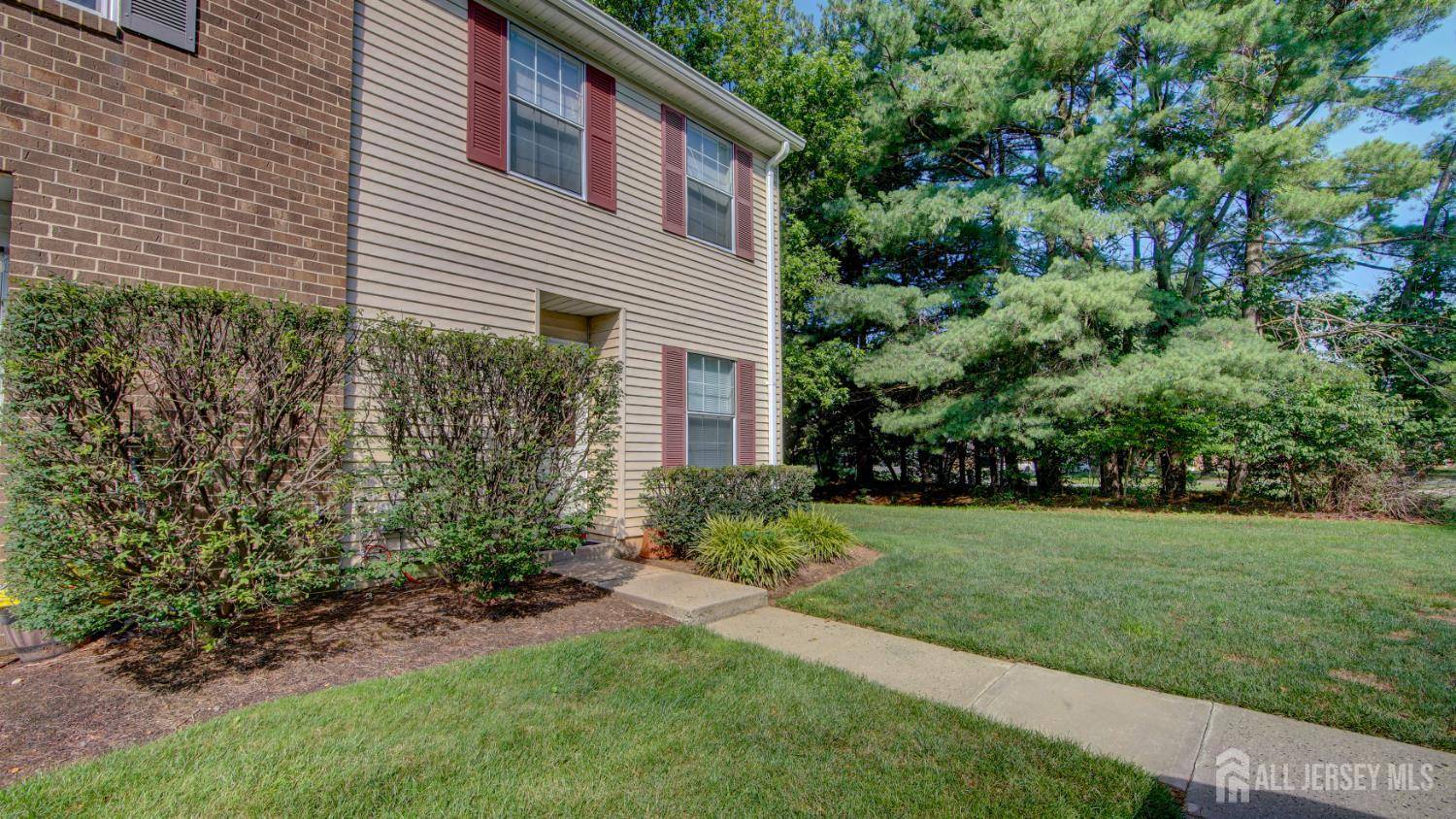 East Brunswick, NJ 08816,23 Morgan PL
