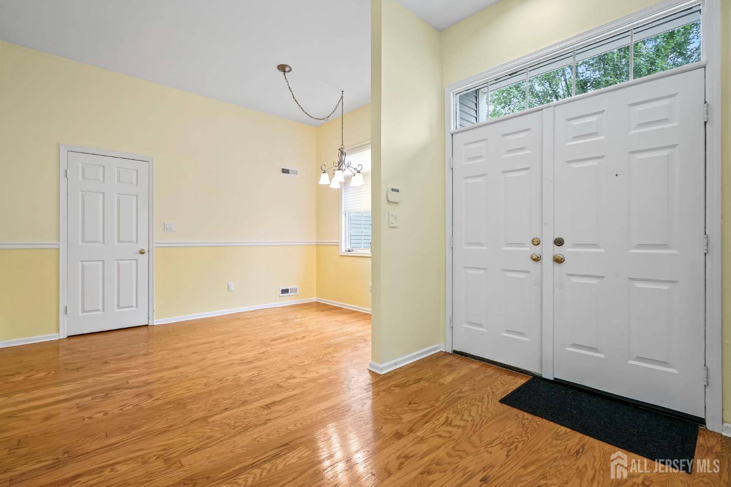 Monroe, NJ 08831,32 Rutland LN