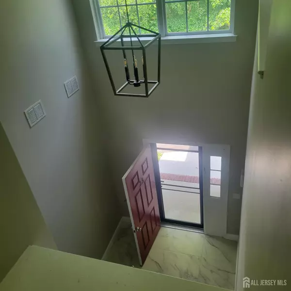 23 Forest DR, Piscataway, NJ 08854