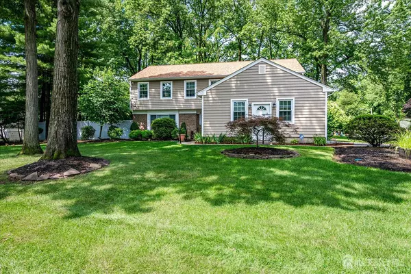 2 Pine Ridge DR, Edison, NJ 08820