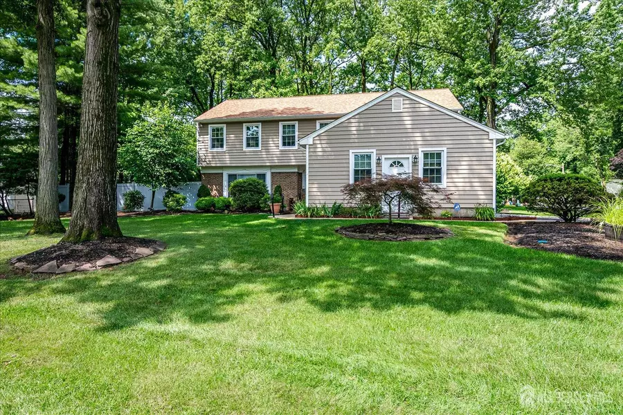 2 Pine Ridge DR, Edison, NJ 08820