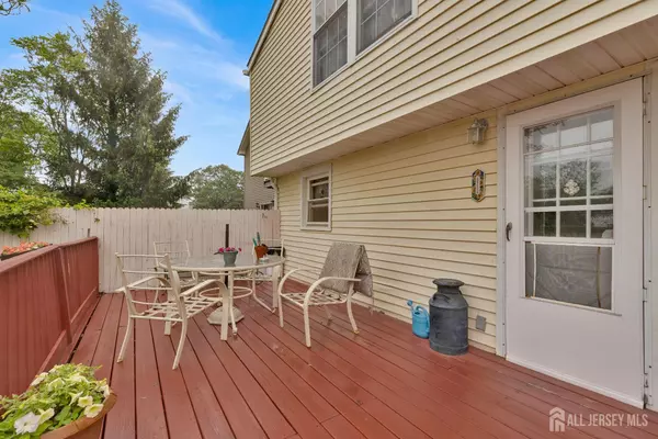 Keyport, NJ 07735,18 Pine ST