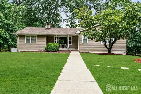 13 Hawkins RD, Morganville, NJ 07751