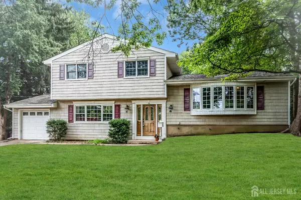 East Brunswick, NJ 08816,52 Ryders LN