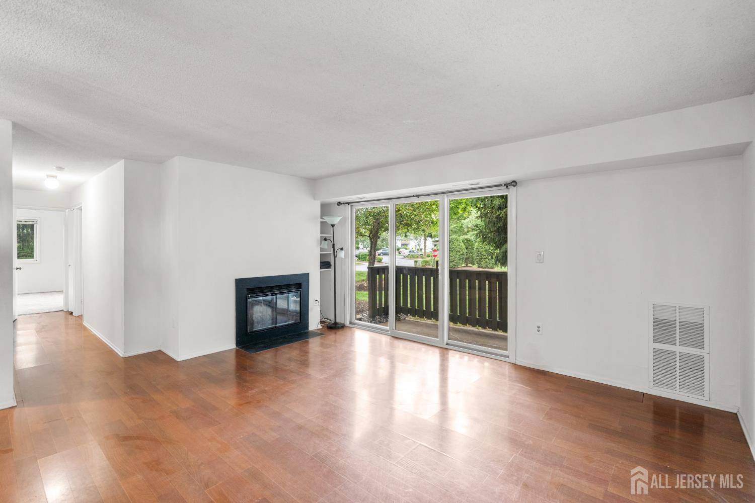 Plainsboro, NJ 08536,2203 Aspen DR