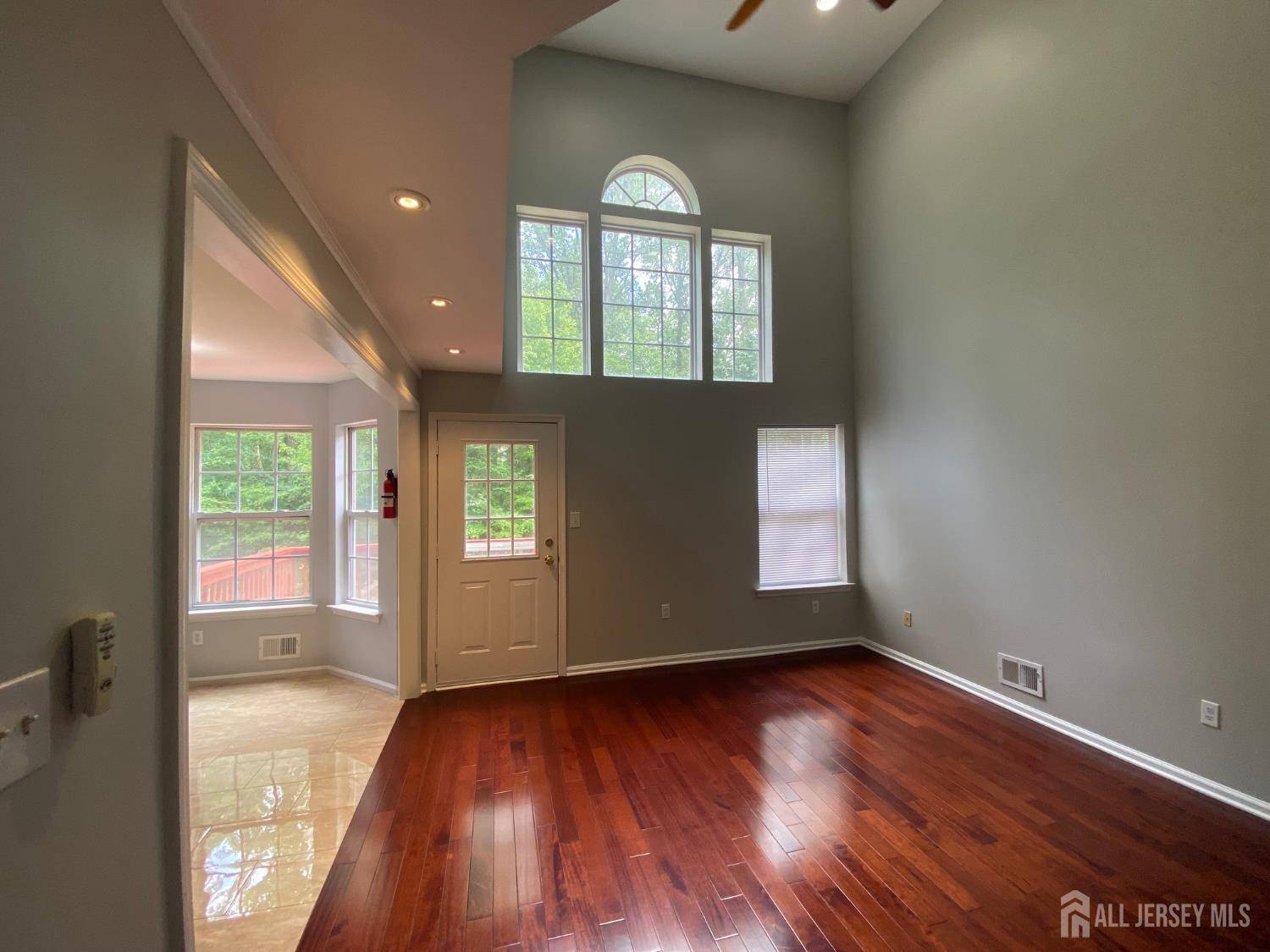 North Brunswick, NJ 08902,120 Briarwood DR