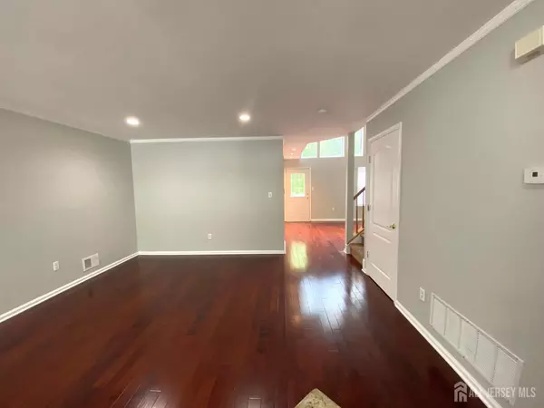 North Brunswick, NJ 08902,120 Briarwood DR