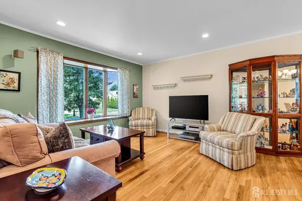 East Brunswick, NJ 08816,51 Bradford RD