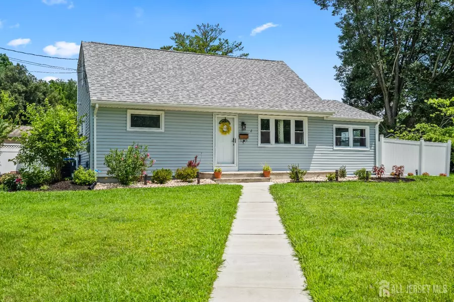 2 Laurie DR, East Brunswick, NJ 08816