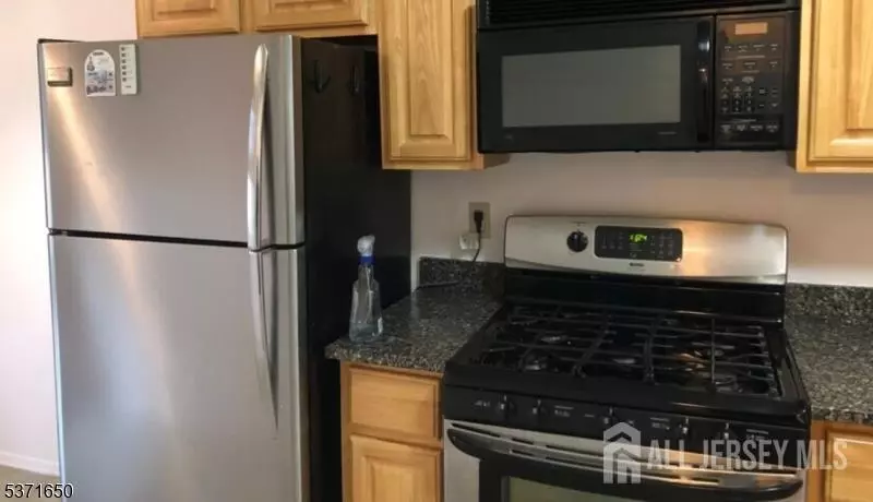 East Brunswick, NJ 08816,1 Lake AVE #4B