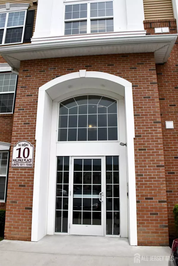 1035 Halifax PL, Hamilton, NJ 08619