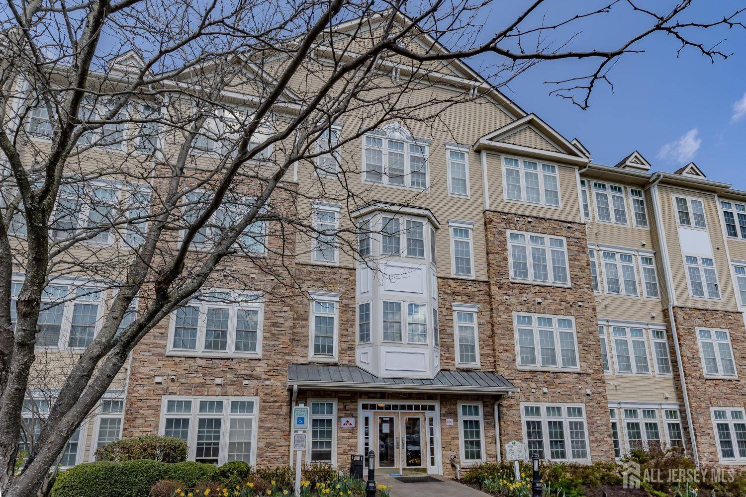 East Brunswick, NJ 08816,1304 Cedar Village BLVD #304