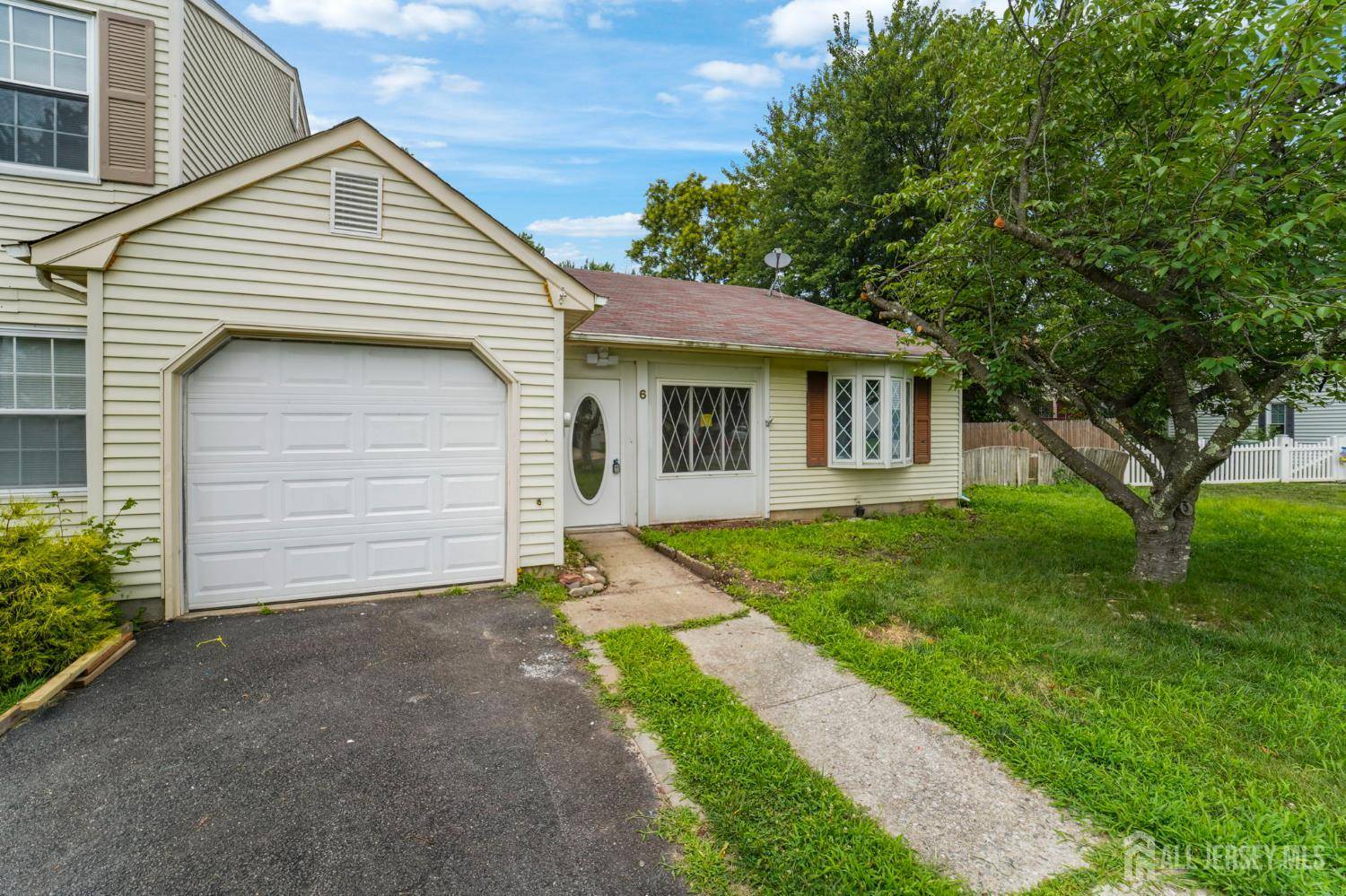 Edison, NJ 08820,6 Woodbury RD