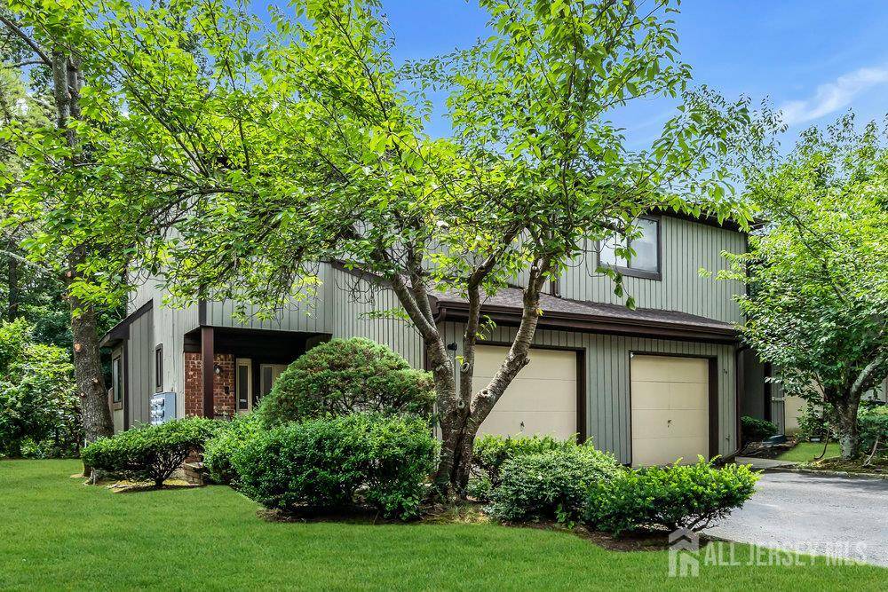 35 Laurie CT #210, Old Bridge, NJ 07747