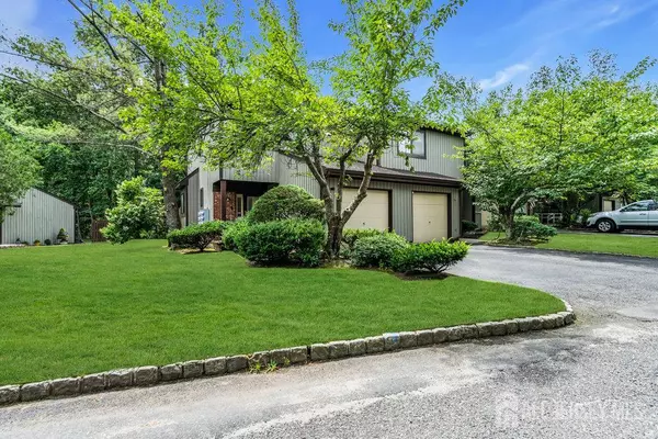 Old Bridge, NJ 07747,35 Laurie CT #210