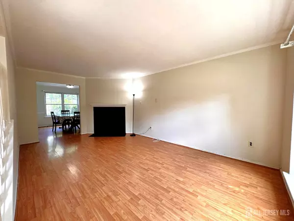 Plainsboro, NJ 08536,4 Pond View DR
