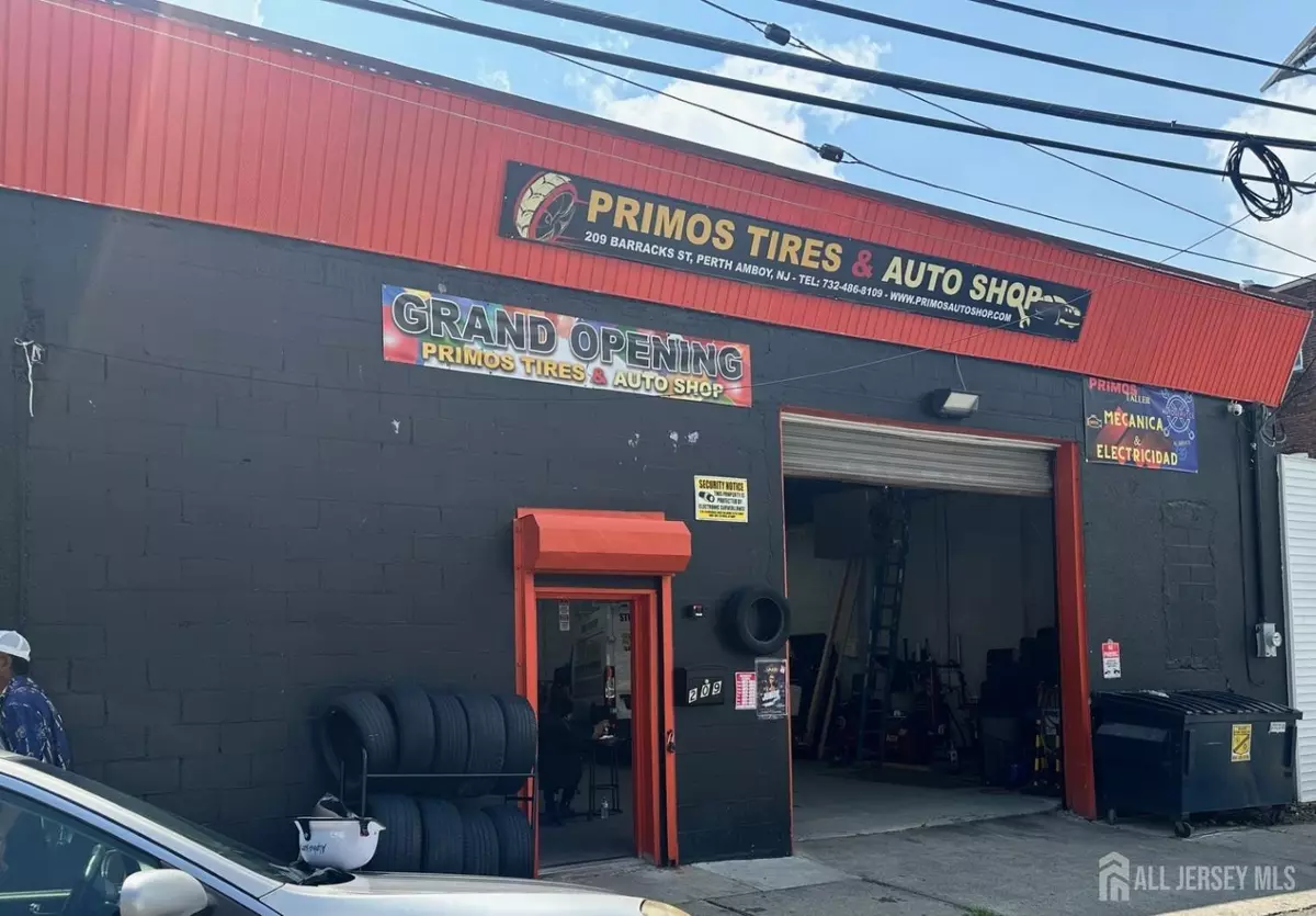 Perth Amboy, NJ 08861,209 Barracks ST
