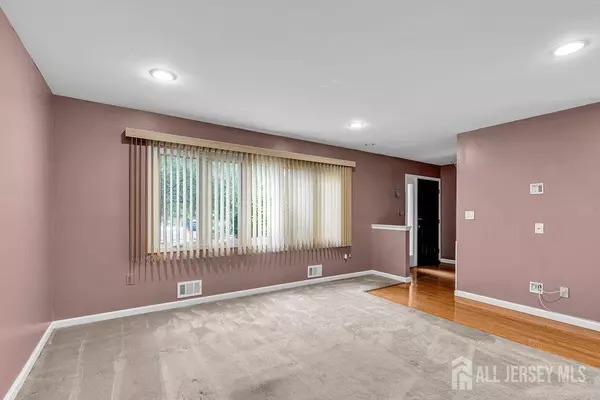 Parlin, NJ 08859,10 Chelsea CT