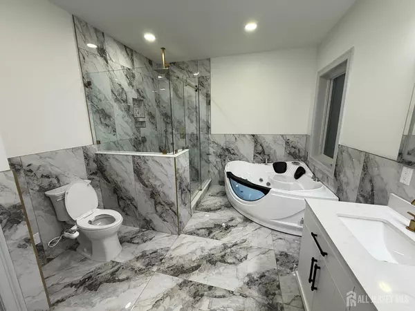 Fords, NJ 08863,29 S Columbus AVE