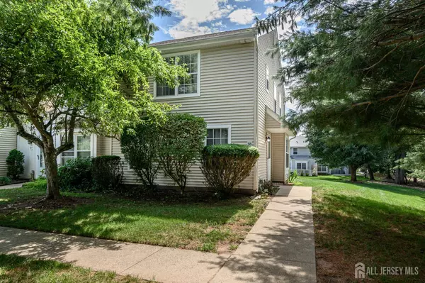 38 Nottingham WAY, Franklin Twsp, NJ 08873